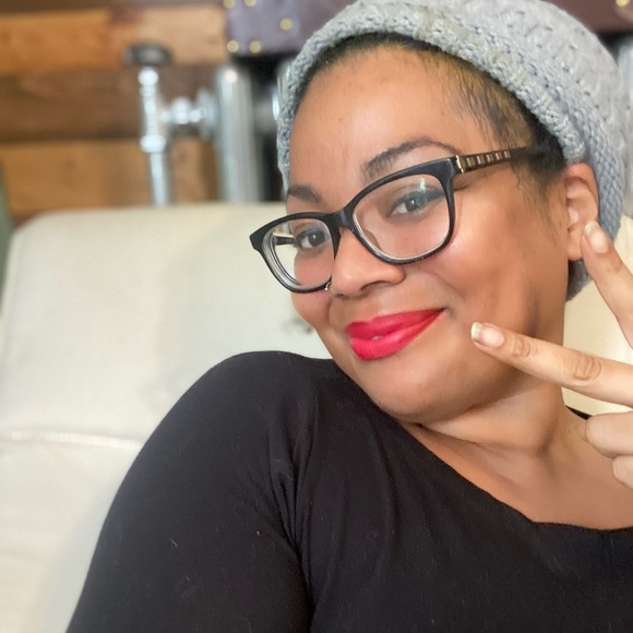 Meet your Posher, Micaela - Picture 2 of 2